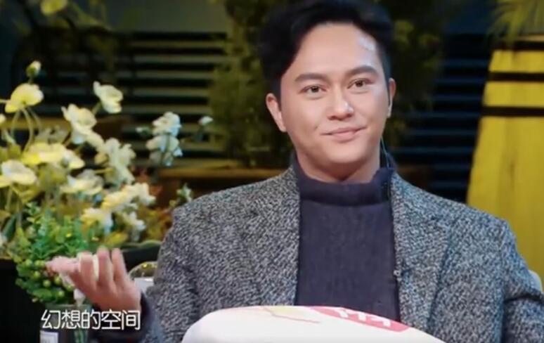 而很多网友看到这里便纷纷扒出当年张智霖的一些情史绯闻,纷纷指向