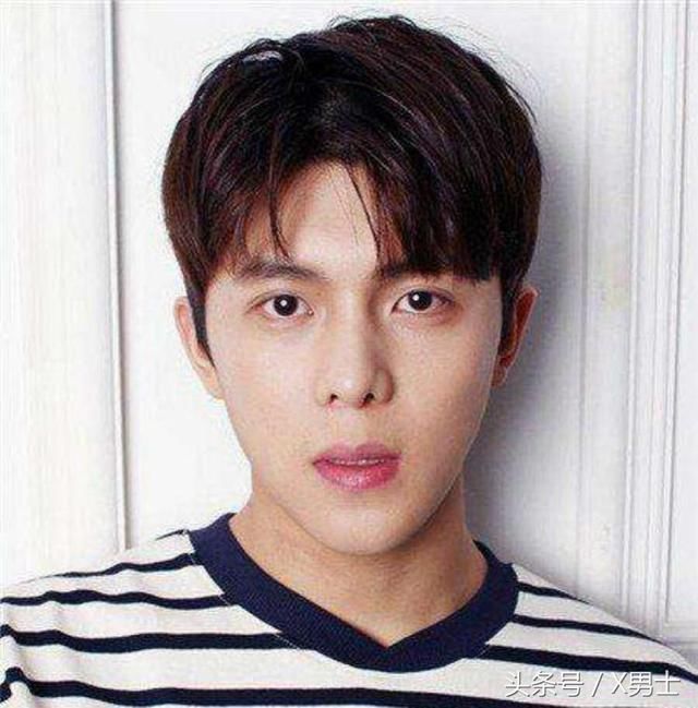一直很流行,比如下面这3款发型,在2018年依旧很火爆,让不少男生为之