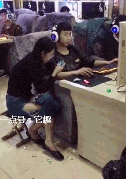 搞笑gif趣图:这男人是有多穷,女的都饿瘦成这样了!