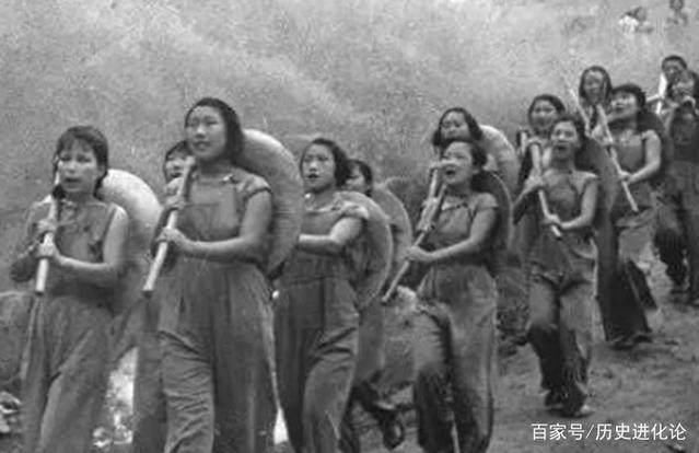 日本鬼子老照片:洗澡的女生还有闲情打仗?小姑基本知识鬼子图片