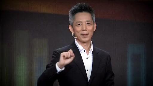 主持《最强大脑》的这个老头竟然这么牛,他的履历兼职