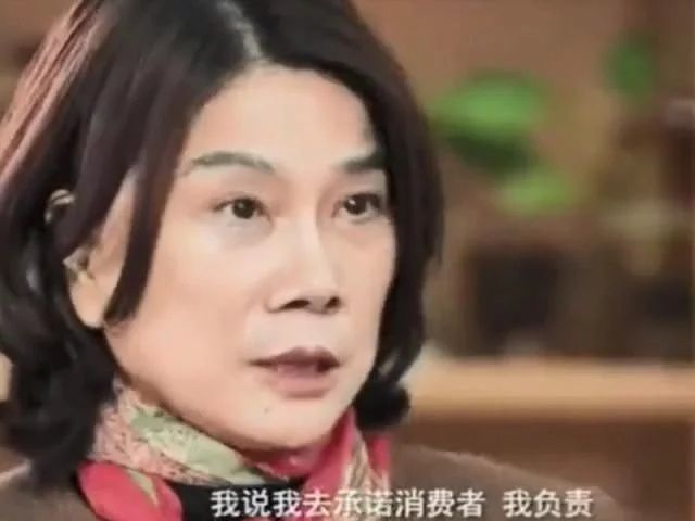 董明珠首次回应为何换掉成龙,听了答案后主持人拍手叫好!