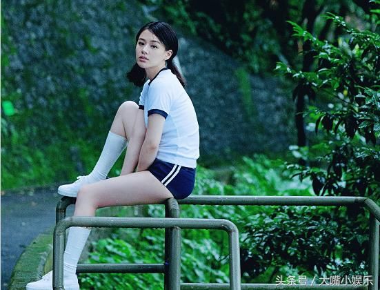 马思纯扮清纯,回归少女时代,网友:大长腿太美太直