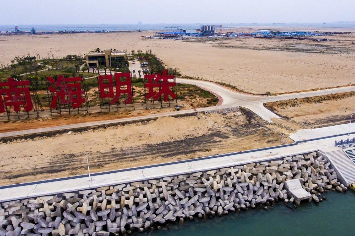 中国耗巨资打造南海明珠人工岛 场面壮观