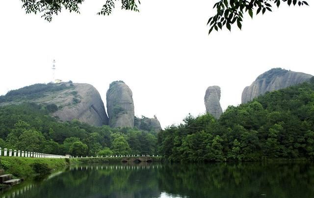 这两个5a级景区分别是江西省上饶市龟峰景区和江西省抚州市大觉山景区