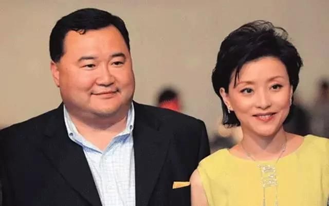 吴征和杨澜结婚也已经有23年了,两人一直都是低调恩爱零绯闻