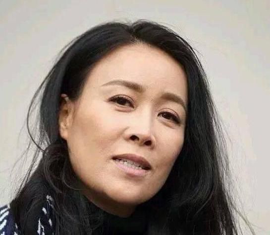 没想到那英保养的这么好,完全没毛病,这个年龄有这个状态确实是不错了