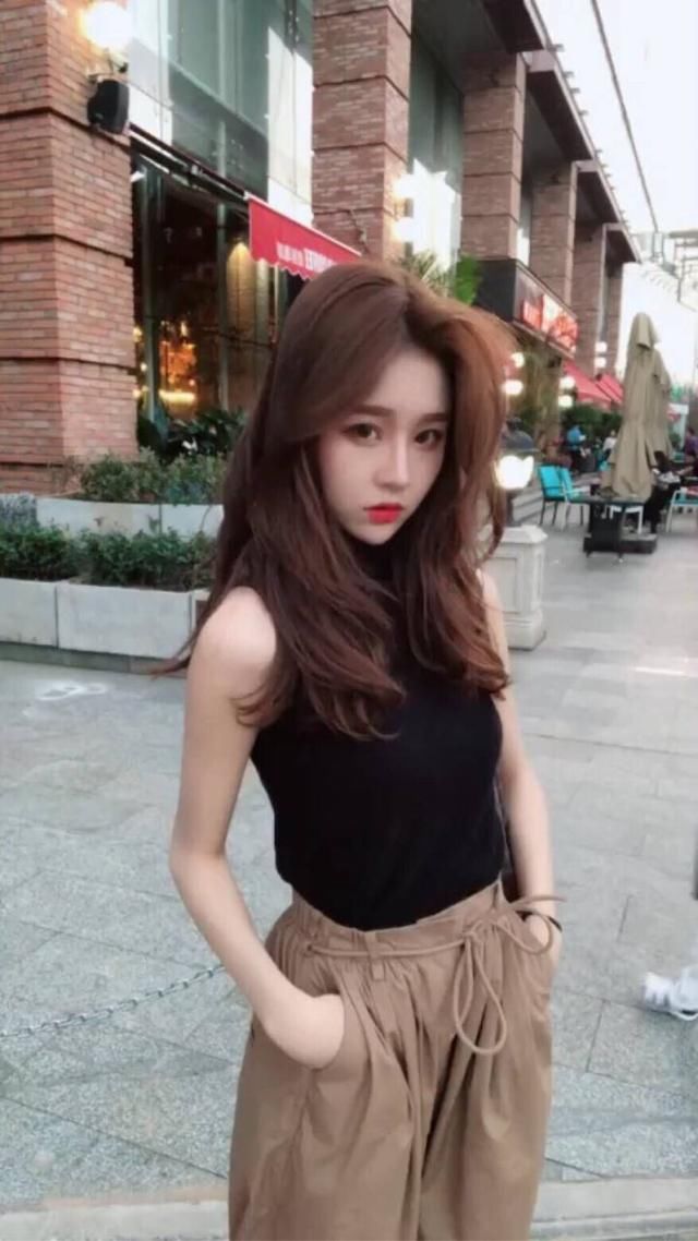 后有17岁的年龄,27岁的容貌,37岁的经济的直播小姐姐温婉.