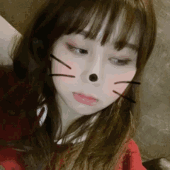 并且面对那些颜高腿长才艺多的小姐姐们,三位姑娘另辟蹊径走了相声团