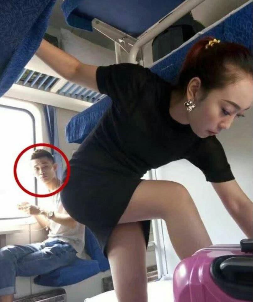 幽默笑话:美女喜欢健身,尤其是喜欢骑自行车!