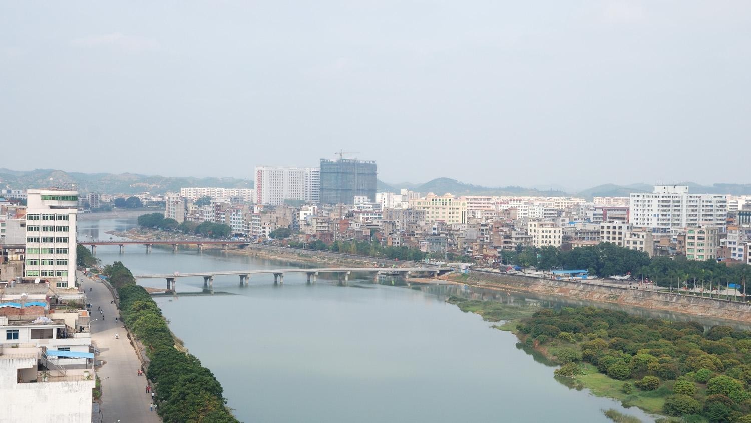 高州的人口_高州粤龙山风景区图片