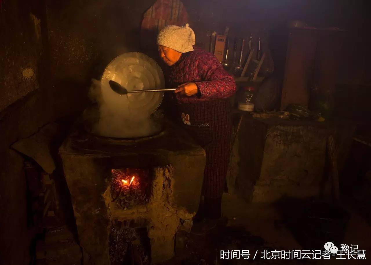 灶屋里的老爹老娘:每一个把父母留在村里的人,看了都会哭