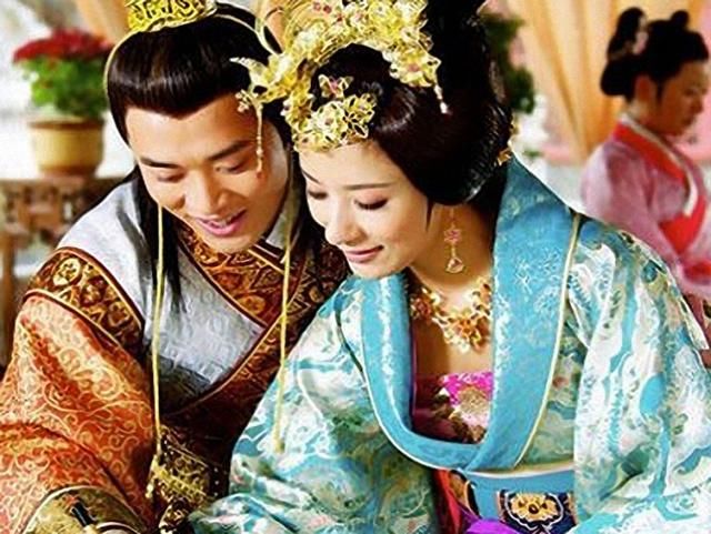 成化皇帝,明宪宗朱见深在位20多年,为何独宠比他大17岁的万贵妃
