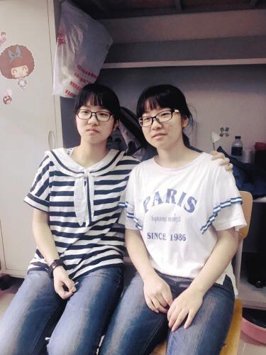 东北大学迎新生:两对双胞胎 14岁女生身高1米79