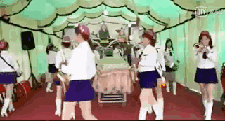 清明奇观:坟头蹦迪灵车艳舞,这些恶俗祭扫方式比你想象得更流行
