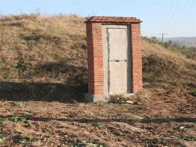 同样豪杰,刘邦墓前香火不断,项羽墓前却残桓断壁,无人