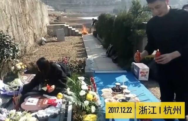 保姆纵火案男主人泪洒墓地 家属称"没法给死者交代"