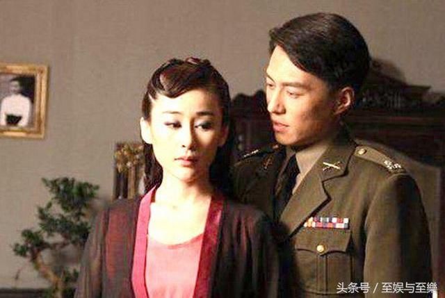 周扬拍过很多谍战剧,因此有"谍战剧之花"美称,靳东与周扬两人也是因在