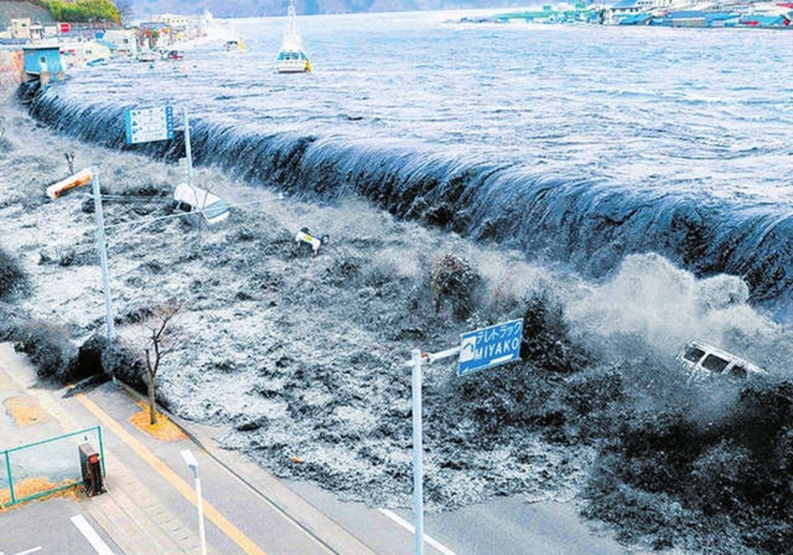 2011年日本大海啸当时的灾难景象,堪比世界末日