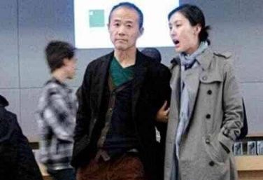 67岁王石和37岁田朴珺近照曝光,王大亨状态非常好