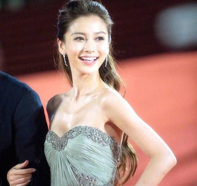 看了杨颖年轻时候的照片,大概懂得了为何黄晓明会为了她放弃李菲儿.
