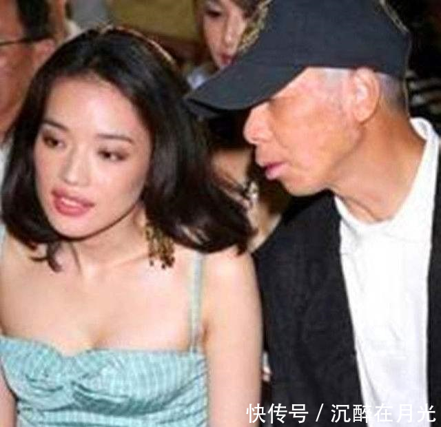 冯小刚和女星的合照,看的人眼睛都直了,就连范冰冰都得靠边站