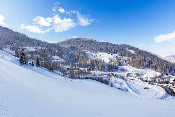 大滑雪天堂(paradiski)滑雪区一直从拉普拉涅的东北部延申,横跨法国