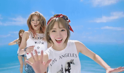 搞笑gif动态图,段子:30岁以后只要他没钱,就很少有人喜欢了!