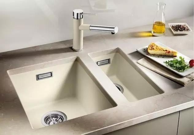 就厨房而言,水槽用单槽还是双槽的,那么到底用台上盆还是台下盆呢?