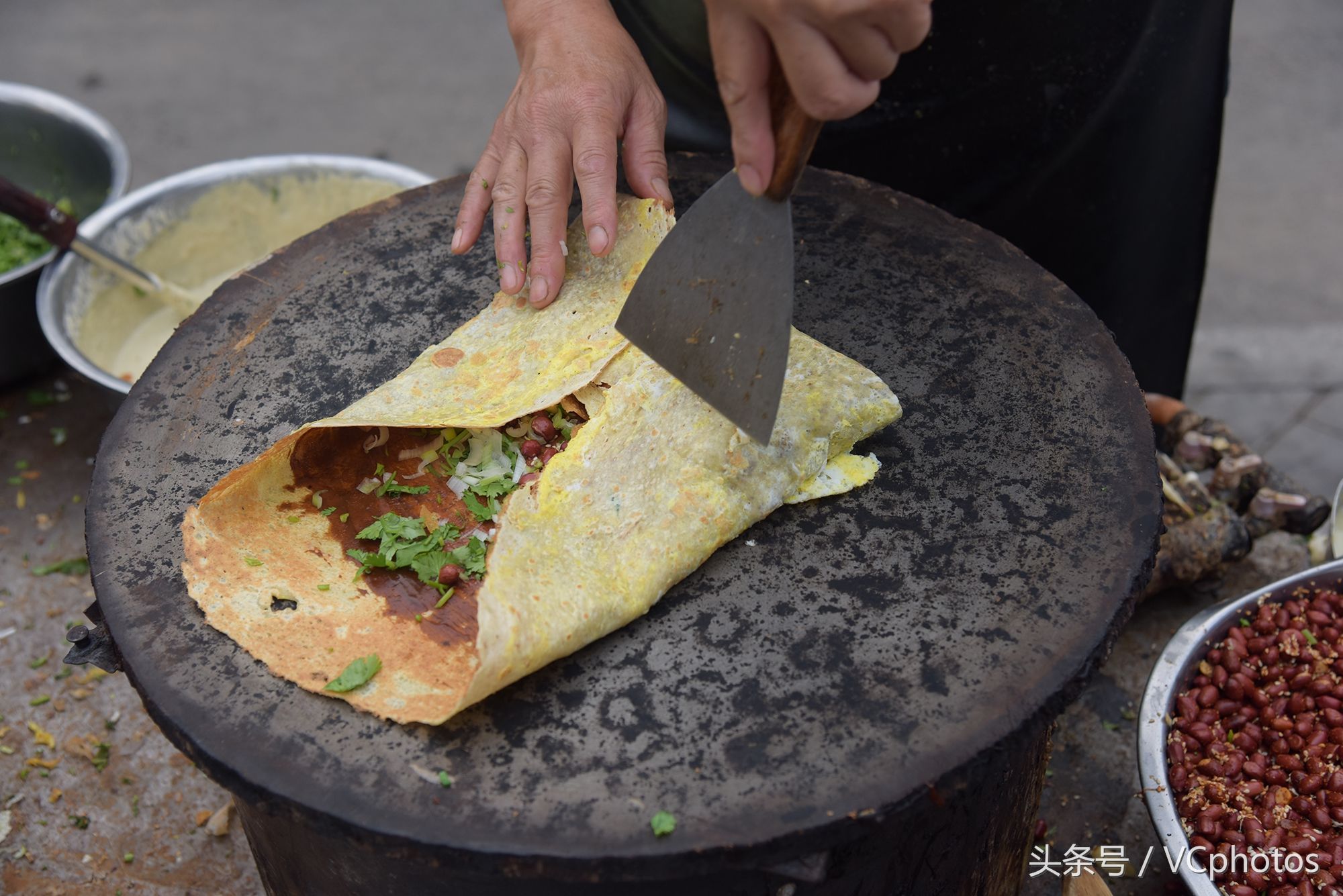 他在北京街头摊煎饼31年,一年只休息两天,每天只卖100多套