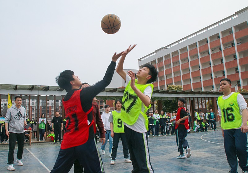 四川岳池东湖学校举行第二届校园篮球比赛