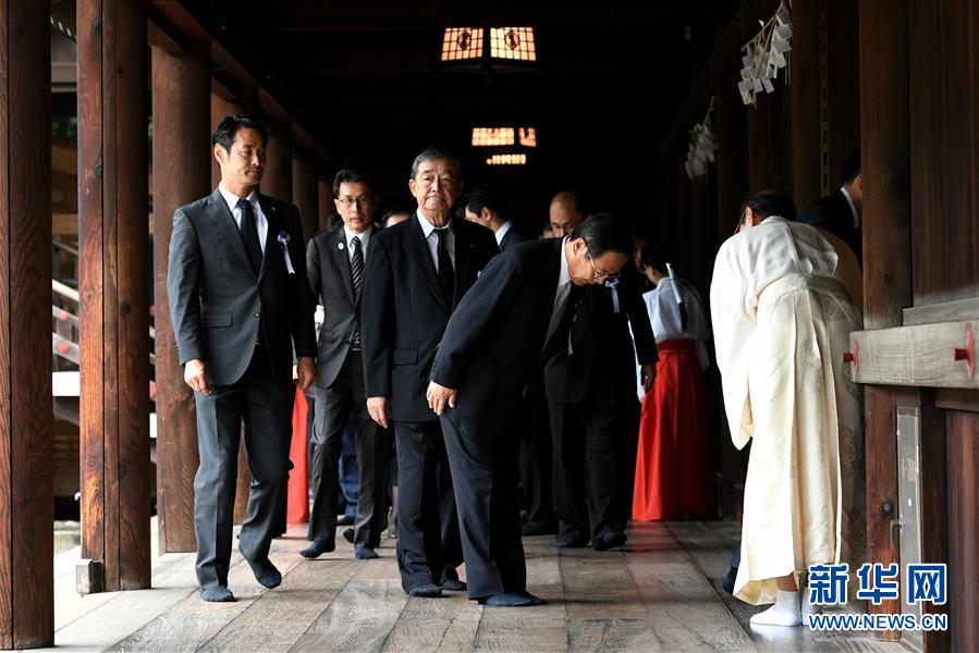 8月15日,在日本东京,部分政要参拜靖国神社.