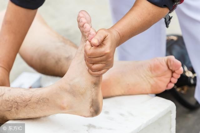 为什么晚上睡觉脚突然抽筋?这些事情需要注意