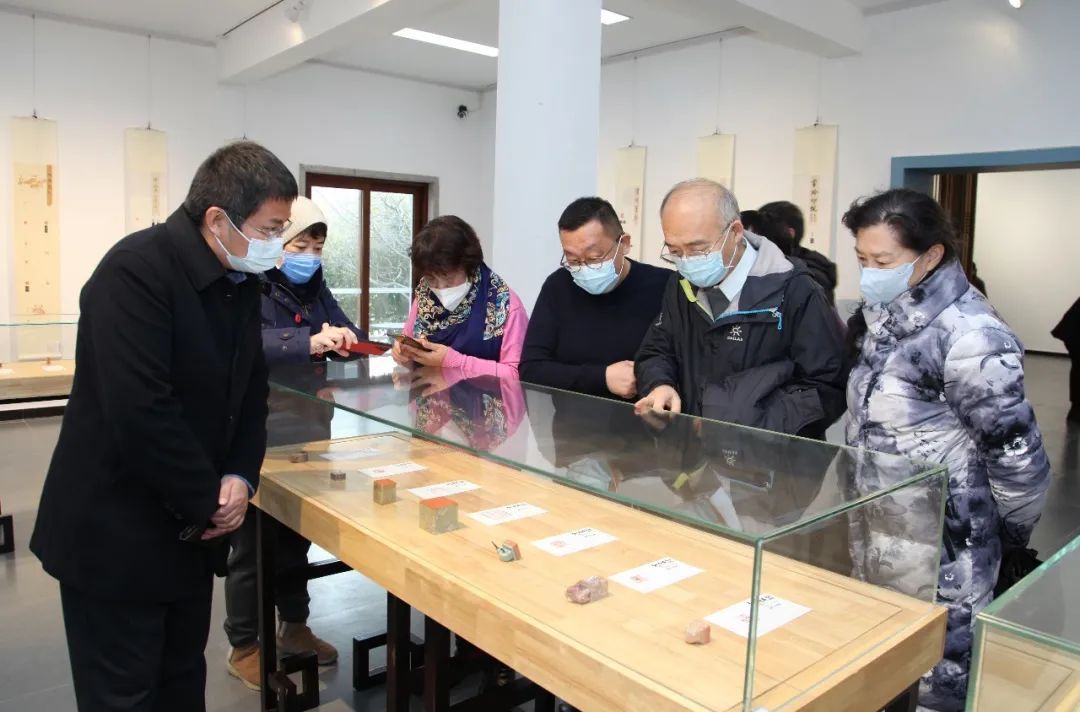 金石为谊北大校友书画协会亭林印社篆刻交流展在北京