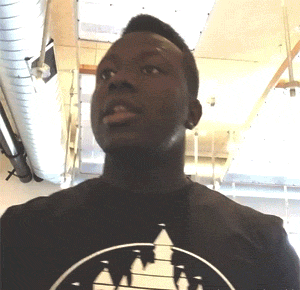 全球搞笑gif:用生命为妹子护航,兄弟你真算是有情有义