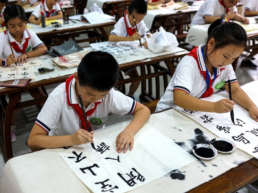 外媒镜头下:中国小学生的真实学校生活