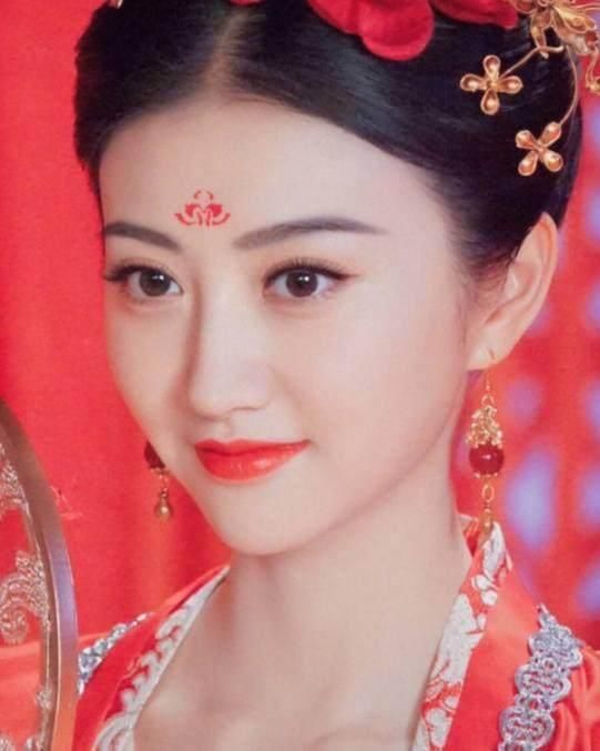 古装"眉间花钿"最美8位女星,杨幂高圆圆何其相似,她妖媚如狐