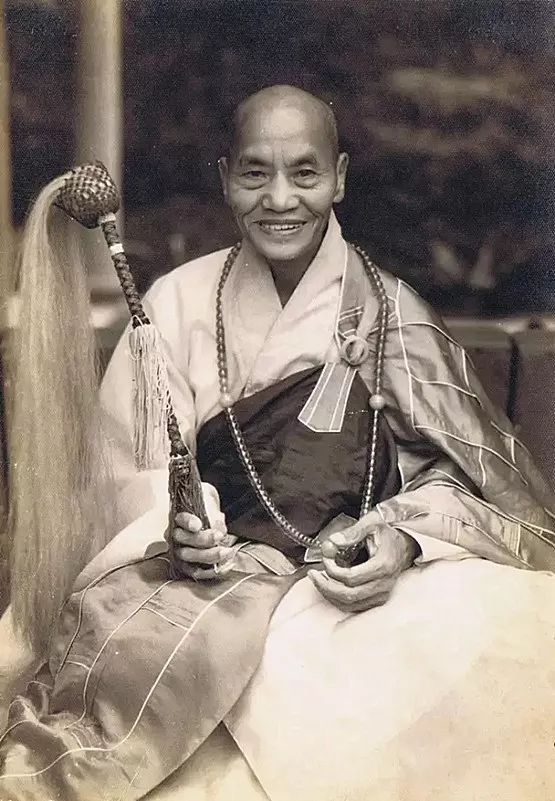 法师出家后不畏艰辛,两度入藏求法,获密宗格鲁派宗喀巴大师第二十八代