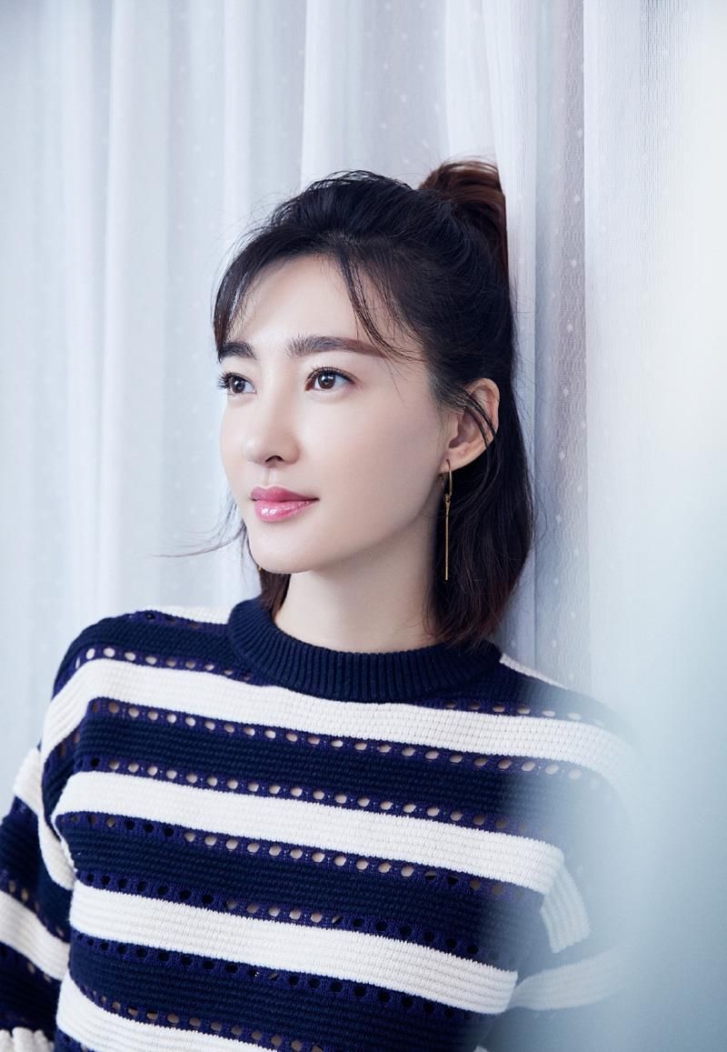女演员王丽坤清爽温婉时髦写真
