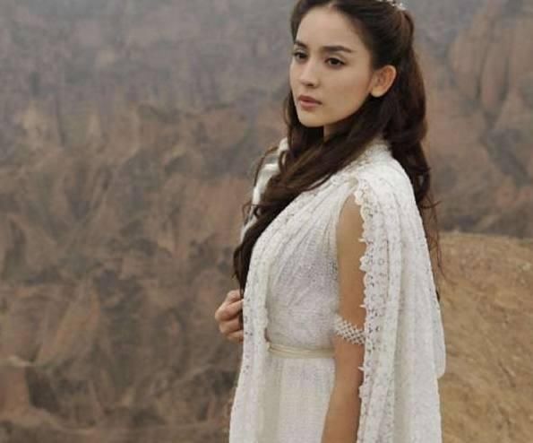 4娜扎在《轩辕剑之天之痕》里的"小雪"充满异域风情,但是感觉不出女蜗