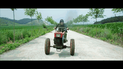 搞笑gif:妹子你应该反方向割