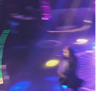 搞笑gif趣图: 女神, 你在哪里, 我马上过来!