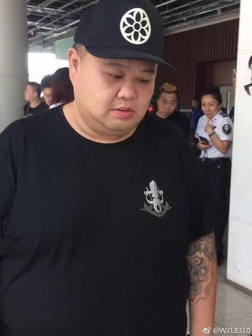 了一张老伙伴孙越的纹身照片,照片已公布网友一片惊呼,这么诚实的胖子