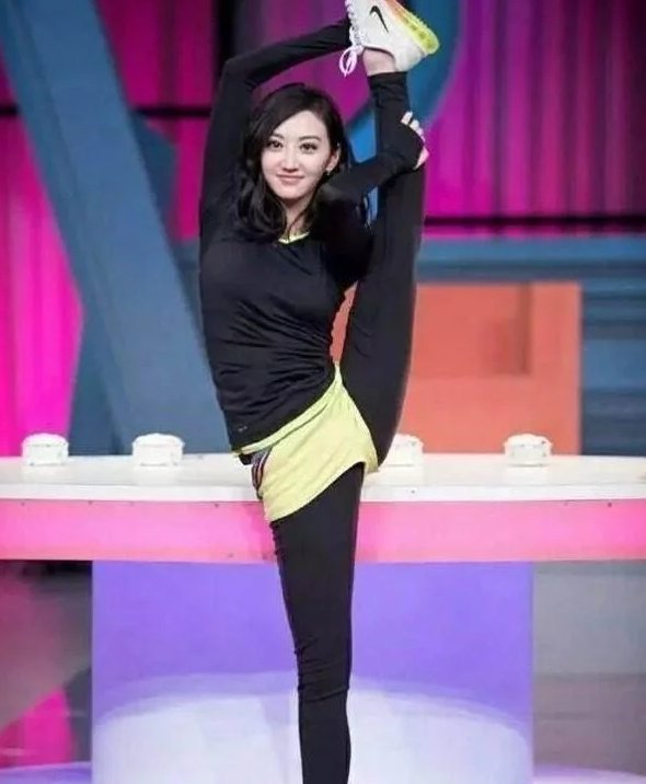 这些女明星的一字马谁最美:热巴?关晓彤?最后一位傻眼