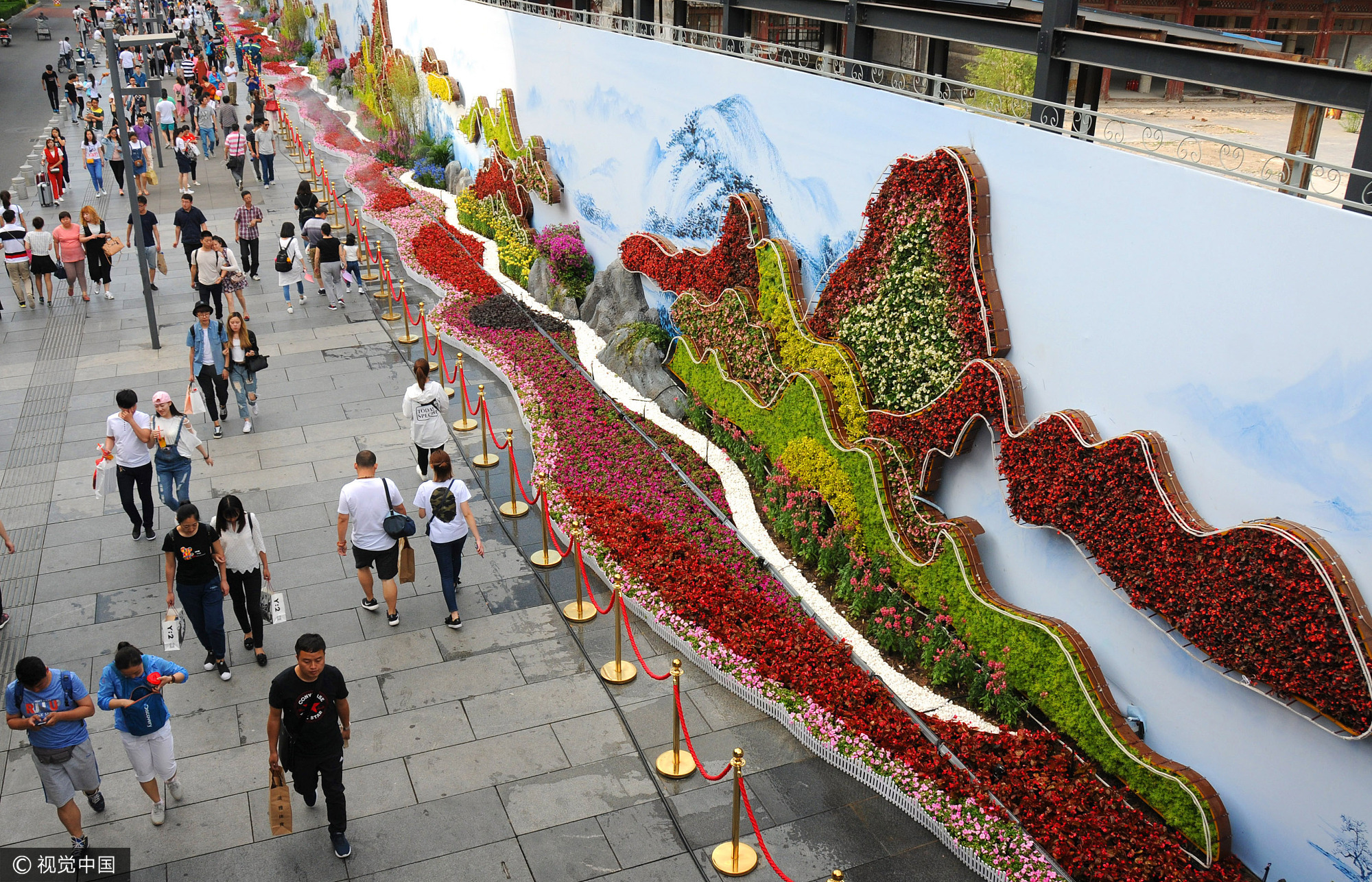 北京"一带一路"主题生态墙亮相西单