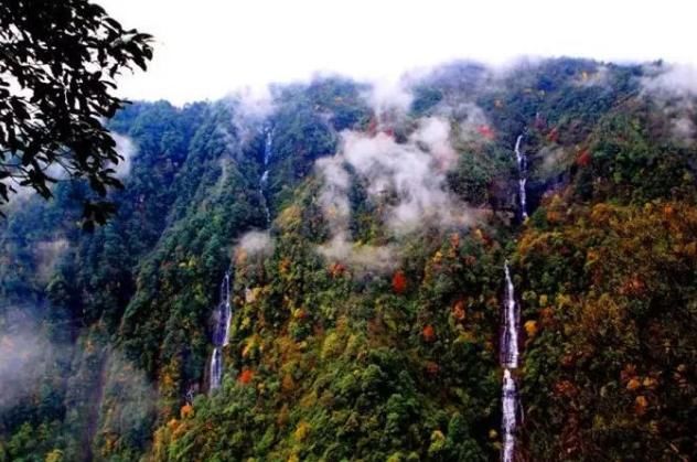 瓦屋山一个曾经被誉为死亡纬度线上旅游禁区如今已成为旅游胜地