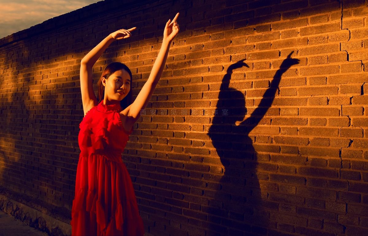 图虫人像摄影:阳光下的芭蕾女孩