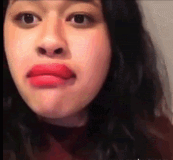 妹子,你的嘴唇咋长的呀?香肠嘴也不过如此啊!怕是嫁不