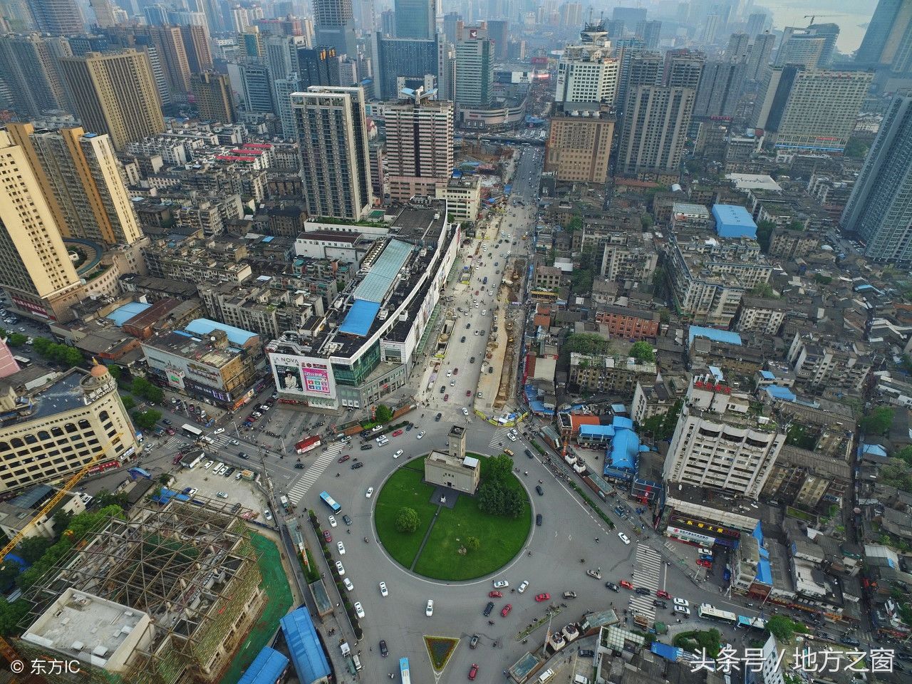 实际上虽然比不上国际大都市上海,但是,若你从空中航拍长沙城区,你会
