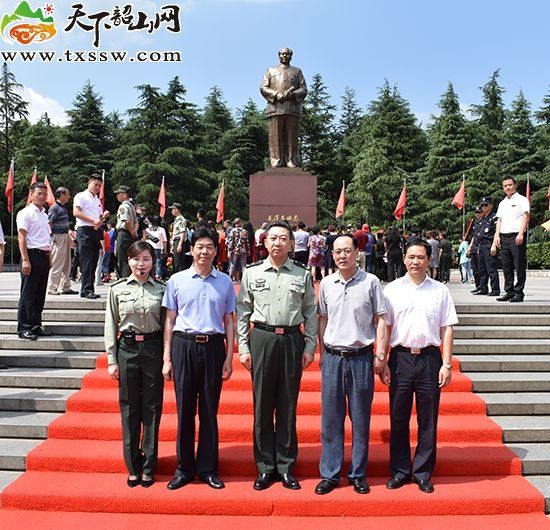 公开资料显示,毕毅曾任原沈阳军区某摩步旅旅长,原沈阳军区司令部军训